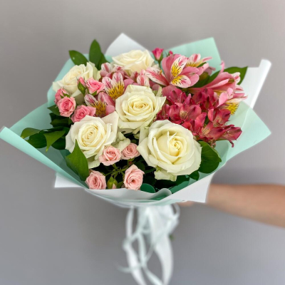 Букет «Николь» – изысканное сочетание роз, кустовых роз и альстромерий Златоуст Челябинская область